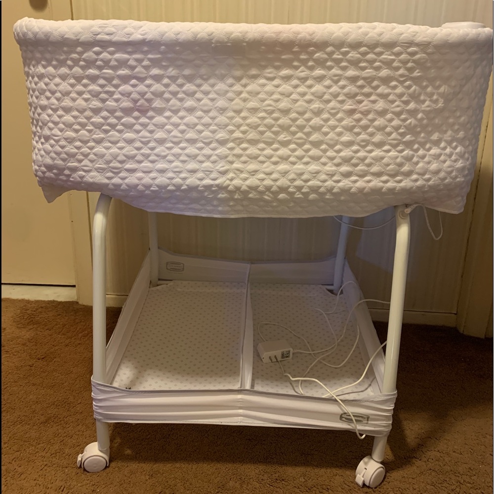 Simmons Kids' Silent Auto Glider Elite Bassinet